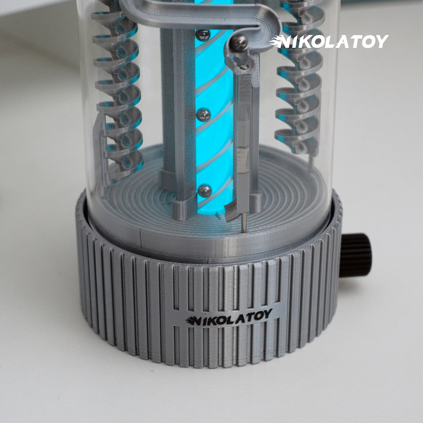 Creative EDC Spinning Pinball RGB Desktop Night Light - Image 5